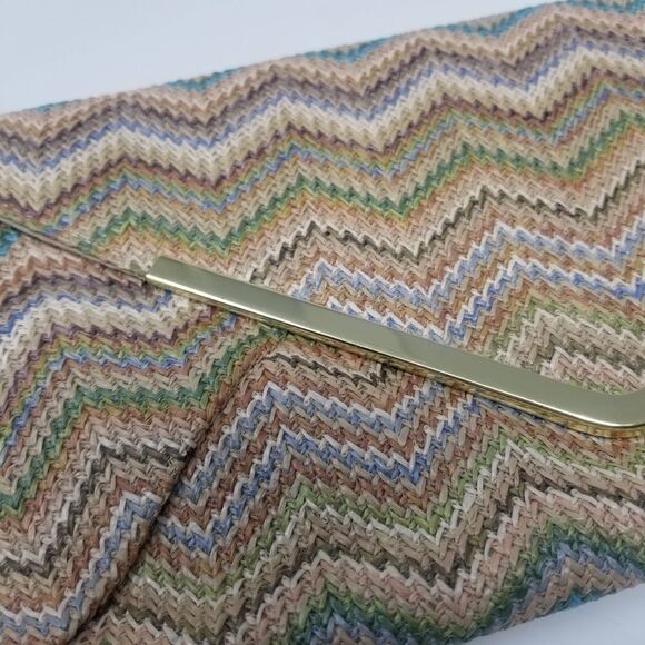 Chevron Print Wristlet/Clutch bag. - Picture 4 of 13